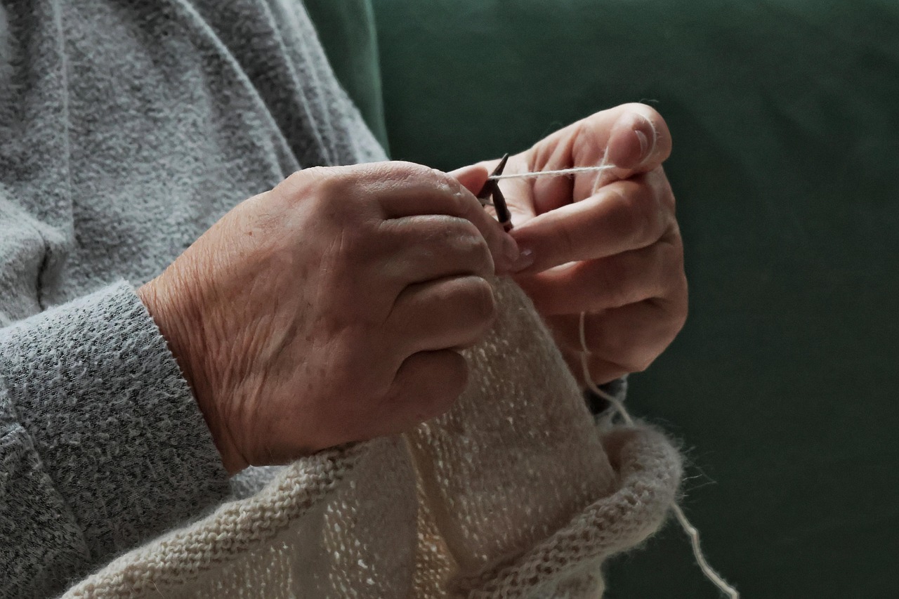 who-we-are knit, hobby, leisure time, woman, wool, knitting needles, fashion, lifestyle, handwork