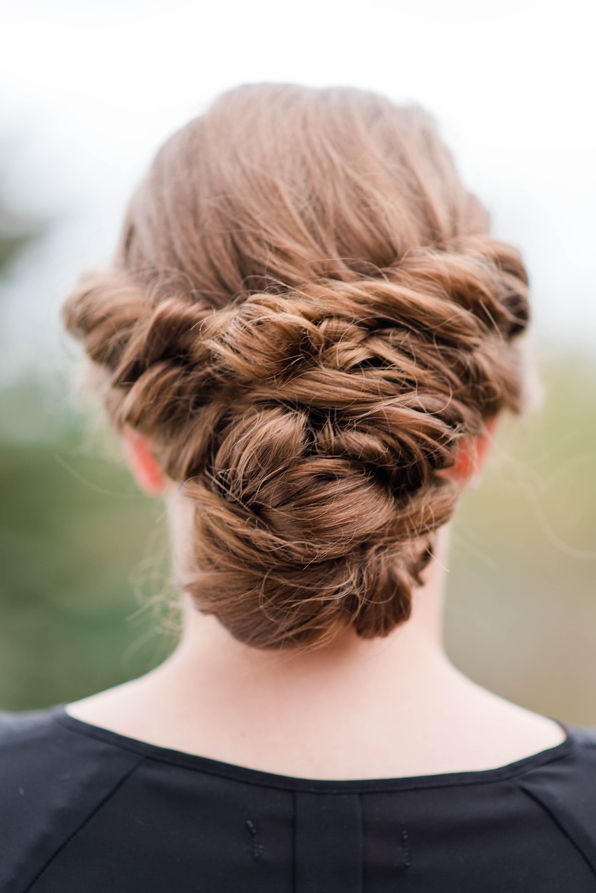 Warum meiden selbstsichere Frauen asymmetrische Frisuren?